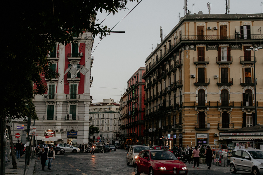 Neapol miastem kontrastów